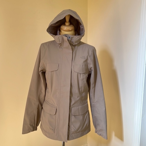 The North face small tan city breeze rain jacket with hood.